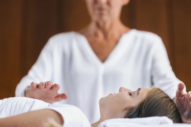 zabieg reiki w gabinecie w Wałczu